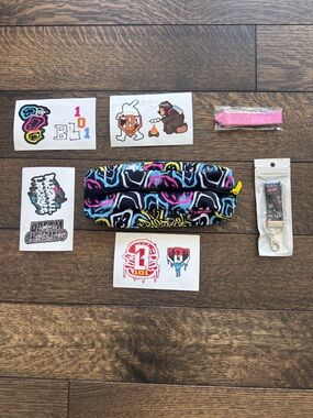 BBL 101 Graffiti-Print Small toiletries/pencil case w/ stickers&2 keychains